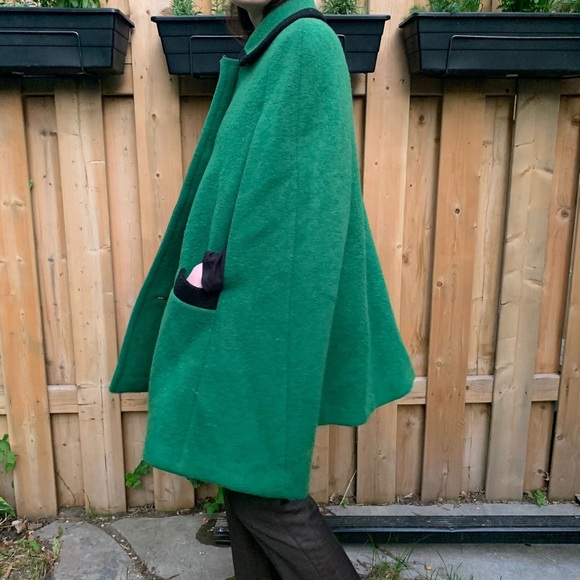 Vintage Green Cape 🪁 - Picture 5 of 7